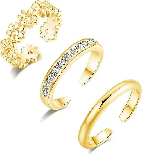 Three-piece daisy toe ring set in gold-tone