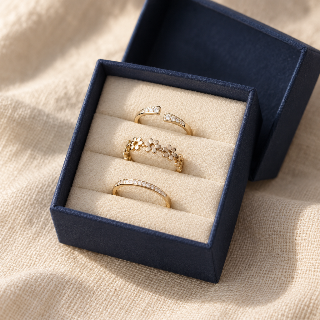 Daisy and crystal toe ring set in an open navy gift box
