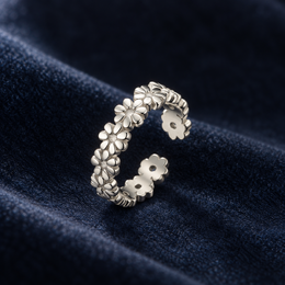 Sterling silver daisy-chain toe ring on deep navy velvet